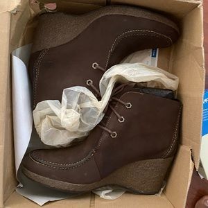 NEVER WORN BROWN TIMBERLANDS ONLY $55 A STEAL!!